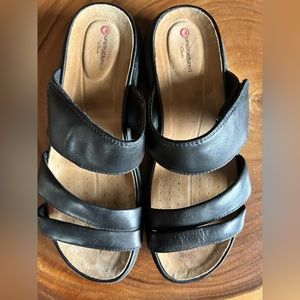 Clarks Unstructured Black Three Strap Sandal, size 9 1/2